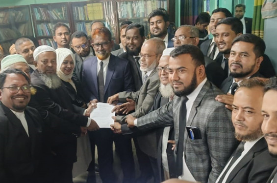 চাঁদপুর জেলা আইনজীবী সমিতি নির্বাচন: সমমনা আইনজীবী ঐক্য প্যানেলের মনোনয়নপত্র দাখিল