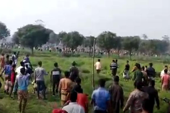 চাঁপাইনবাবগঞ্জ সীমান্তে ভারত-বাংলাদেশের নাগরিকদের মধ্যে সংঘর্ষ, আহত ২