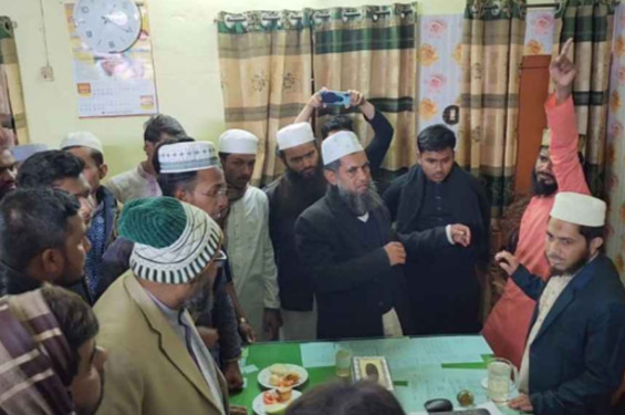 কালীগঞ্জে অবরুদ্ধ রেখে অধ্যক্ষকে পদত্যাগে বাধ্য করলো শিক্ষার্থীরা