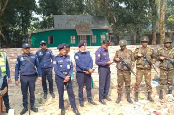জমি নিয়ে বিরোধ, শিবচরে দৈনিক কালবেলার সাংবাদিকের বসত বাড়ি ভাঙচুর