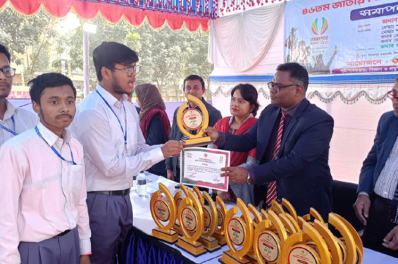 বিজ্ঞানমেলায় দিনাজপুর সরকারি কলেজের ছাত্রছাত্রীদের অভূতপূর্ব সাফল্য অর্জন