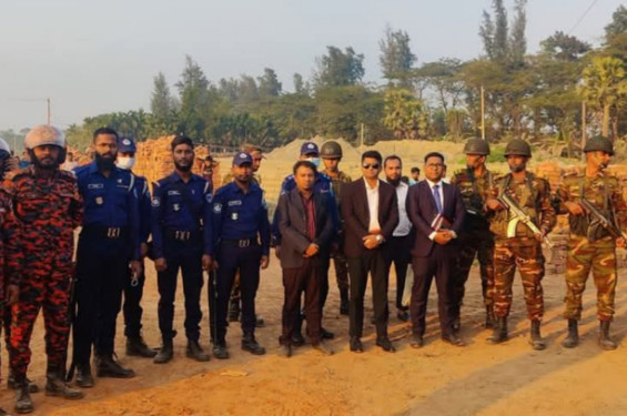 লক্ষ্মীপুরে অবৈধ ইটভাটা গুঁড়িয়ে দিয়েছে প্রশাসন, আড়াই লাখ টাকা জরিমানা