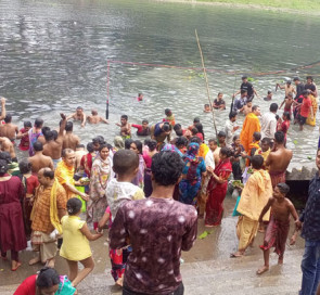 ফরিদপুরে শত বছরের পূণ্যস্নানে ঢল পূণ্যার্থীদের