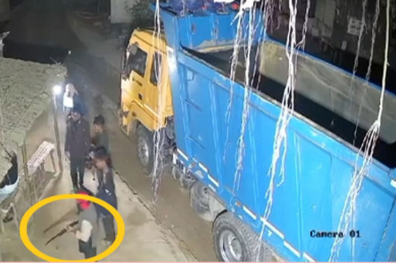 কুষ্টিয়ায় বালিরঘাটে গুলি ছুড়ে টাকা ছিনতাই