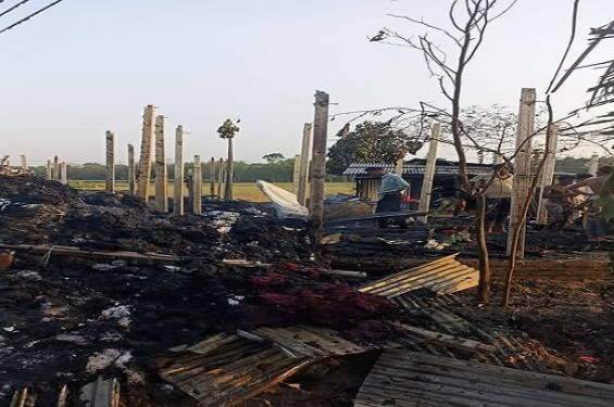অগ্নিকাণ্ড,  ৫০ লক্ষ টাকার ক্ষতির  আশঙ্কা  ফরিদপুরের