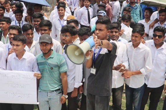 নওগাঁ পলিটেকনিক ইনস্টিটিউটের শিক্ষার্থীদের  ৬ দফা দাবি আদায়ে সমাবেশ