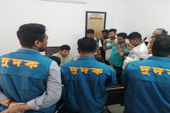 পাবনা আঞ্চলিক পাসপোর্ট অফিসে দুদকের অভিযান
