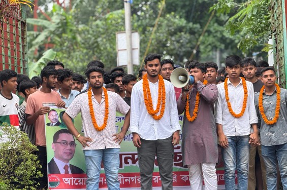 কমিটি ঘোষণায় নবীনগর সরকারি কলেজ ছাত্রদলের আনন্দ মিছিল