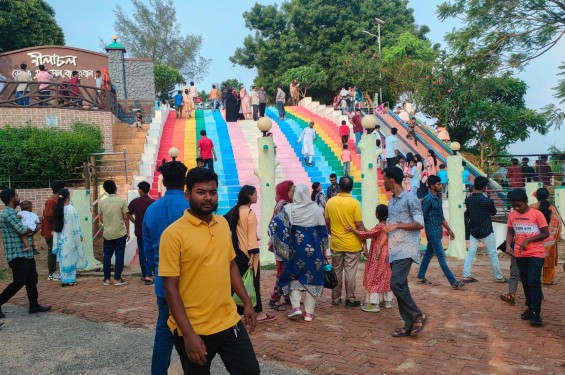 বান্দরবানে টানা ছুটিতে পর্যটকের ভীড়