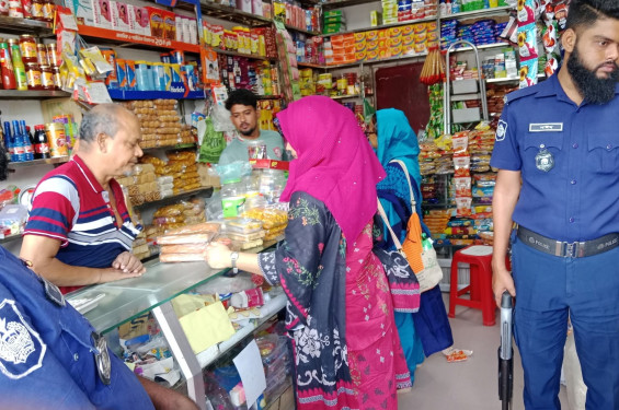 কালীগঞ্জে জনতা কেকঘর সহ ৪ প্রতিষ্ঠানে অভিযান
