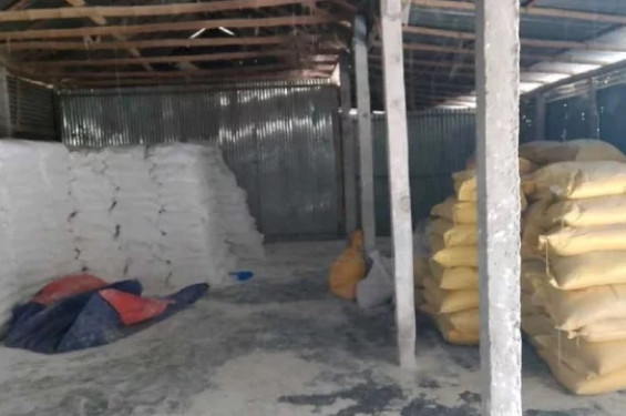 শেরপুরের এক কারখানা থেকে ২০ টন নকল সার জব্দ