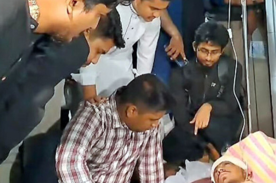 হামলার ঘটনায় আহতদের দেখতে গাজীপুর হাসপাতালে হাসনাত-সারজিস