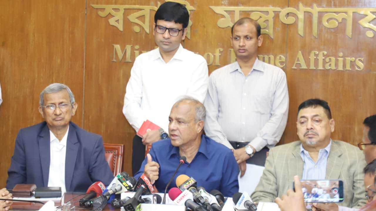 নির্বাচনের আগে আইনশৃঙ্খলা অবনতির শঙ্কা নেই: স্বরাষ্ট্র উপদেষ্টা