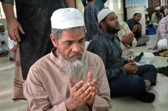 মোনাজাতে দেশ ও জাতির কল্যাণ কামনা