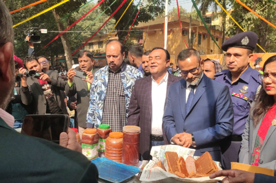 যশোরের চৌগাছায় তিনদিনব্যাপী খেজুর গুড়ের মেলা উদ্বোধন