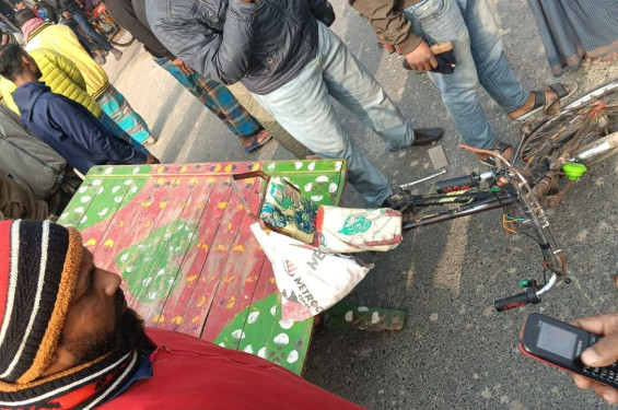 ঝিনাইদহে বাসের ধাক্কায় ভ্যানচালক নিহত