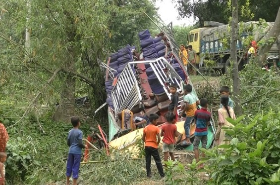 ঝিনাইদহের শৈলকুপায় ভয়াবহ সড়ক দুর্ঘটনা ঘটেছে