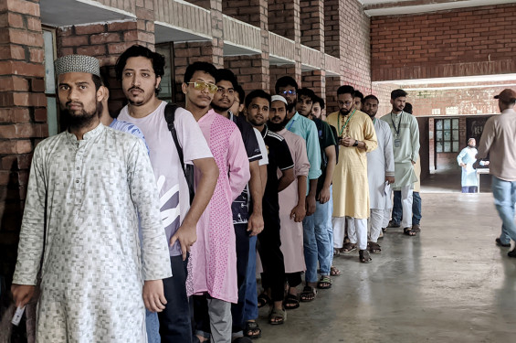 জাকসু নির্বাচনে ভোটগ্রহণ চলছে