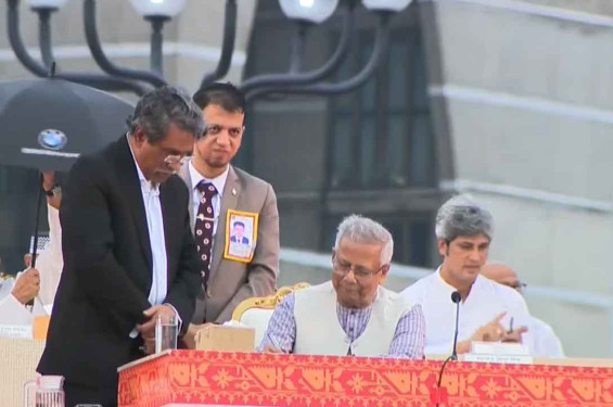 জুলাই সনদ স্বাক্ষর করলেন প্রধান উপদেষ্টা ও রাজনৈতিক নেতারা