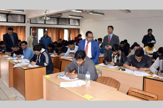 খুবি কেন্দ্রে কুয়েটের ভর্তি পরীক্ষা সুষ্ঠু ও শান্তিপূর্ণভাবে অনুষ্ঠিত