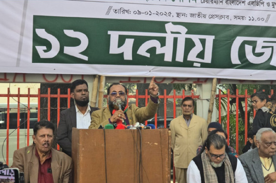 শেখ পরিবার দেশের গণতন্ত্র ও ভবিষ্যৎ ধ্বংস করেছে: লায়ন ফারুক