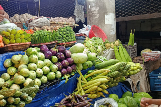 স্বস্তি ফেরেনি সবজি-পেঁয়াজে