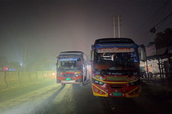 জাবিতে ১২ বাস আটকে ক্ষতিপূরণ আদায় ছাত্রদলের