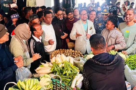 ফুটপাত দখলমুক্ত করতে ব্যবসায়ীদের পূর্নবাসনের পরিকল্পনা চসিক মেয়রের