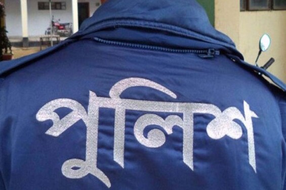 গোমস্তাপুরেে পুলিশ পরিচয়ে গরু ডাকাতি,দায়িত্বে অবহেলায় ৬ পুলিশ সদস্য প্রত্যাহার