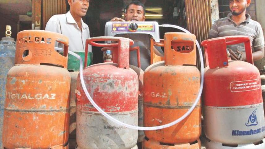 ১২ কেজি সিলিন্ডারের দাম বাড়ল ২৫২ টাকা