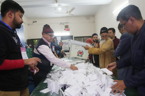 কোন আসনে কে জিতলেন