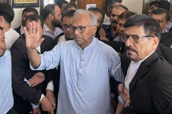 আত্মসমর্পণ করে কারাগারে গেলেন মাহমুদুর রহমান