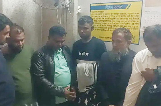 চট্টগ্রামে গোয়েন্দা পরিচয়ে ডাকাতির চেষ্টাকালে ১১ জন আটক