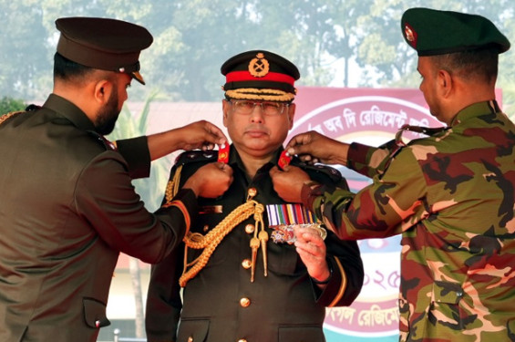 ‘কর্নেল অব দি রেজিমেন্ট’ হিসেবে অভিষিক্ত হলেন সেনাপ্রধান