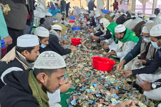 পাগলা মসজিদের দানবাক্সে মিলল ৩৫ বস্তা টাকা, চলছে গণনা