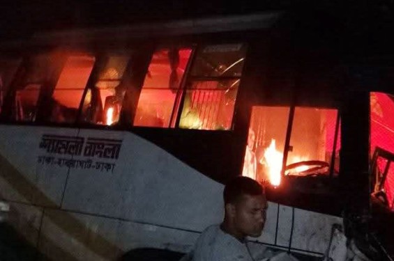 ময়মনসিংহে পৃথক সড়ক দুর্ঘটনায় নিহত ৯, বাস পুড়িয়ে দিল জনতা