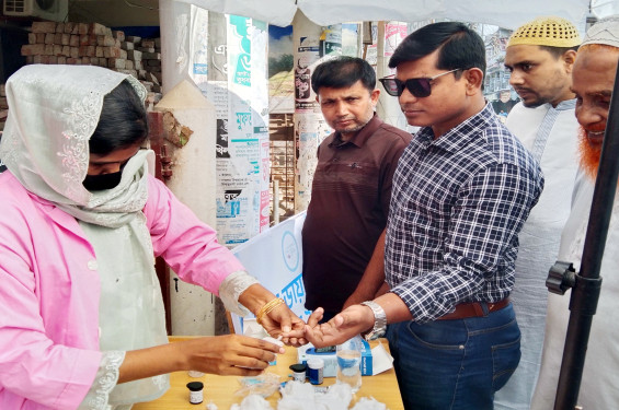 নড়াইলে ৩০০ রোগীকে বিনামূল্যে ইনসুলিন ও ওষুধ প্রদান