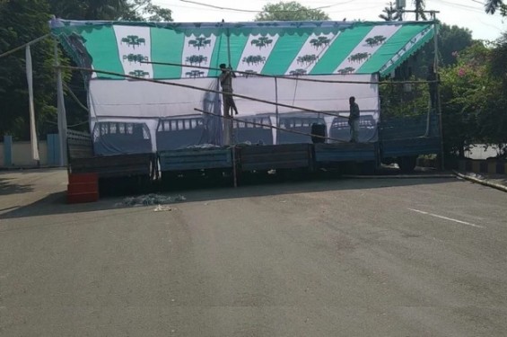 আওয়ামী লীগ নিষিদ্ধের দাবিতে বাদ জুমা এনসিপির সমাবেশ, চলছে মঞ্চ তৈরির কাজ