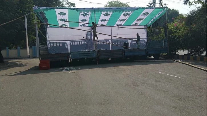 আওয়ামী লীগ নিষিদ্ধের দাবিতে বাদ জুমা এনসিপির সমাবেশ, চলছে মঞ্চ তৈরির কাজ