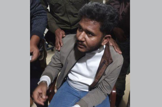খুলনায় মেডিকেল কলেজ হাসপাতালে ভুয়া চিকিৎসক আটক