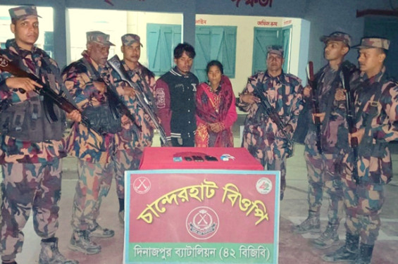 পতাকা বৈঠকের পর ঠাকুরগাঁও সীমান্তে মা-ছেলেকে ফেরত দিয়েছে বিএসএফ