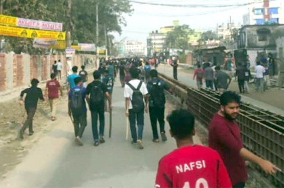 ছাত্ররাজনীতি বন্ধ নিয়ে কুয়েটে দুই পক্ষের ধাওয়া-পাল্টাধাওয়া