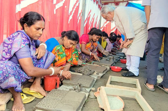 ঠাকুরগাঁওয়ে জেলার মৃৎশিল্পীদের দক্ষতা উন্নয়ন বিষয়ক প্রশিক্ষণ