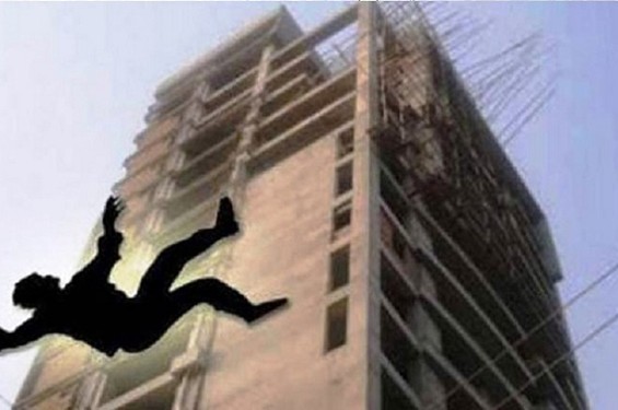 খুলনায় ভবণ থেকে পড়ে নির্মানশ্রমিকের মৃত্যু