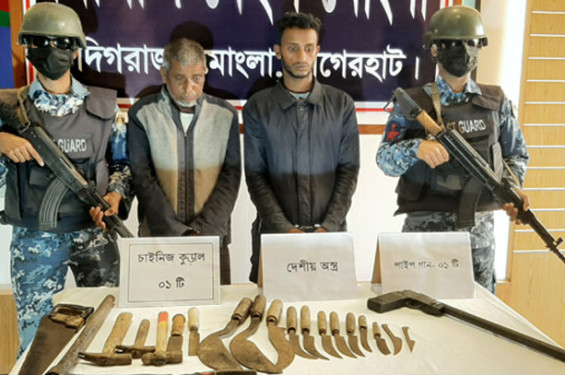 অপারেশন ডেভিল হান্টের অভিযানে দস্যুদের সহযোগীসহ ৫জন আটক, অস্ত্র উদ্ধার