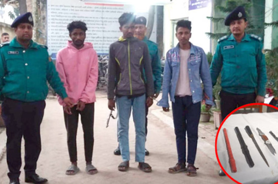 খুলনায় অস্ত্রসহ কিশোর গ্যাংয়ের ৩ সদস্য গ্রেপ্তার