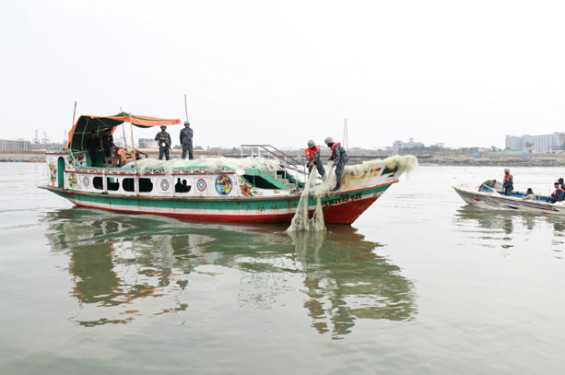 খুলনা নৌঅঞ্চলে বাংলাদেশ নৌবাহিনী বিশেষ কম্বিং অপারেশন