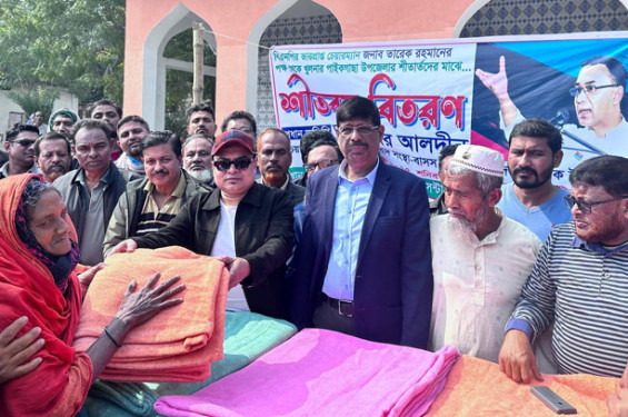পাইকগাছায় দুই সহস্রাধিক দুস্থদের মাঝে শীতবস্ত্র বিতরণ