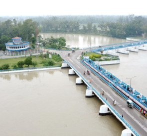 তিস্তার পানি বিপৎসীমা ছুঁই ছুঁই, আতঙ্কে নদীপাড়ের মানুষ