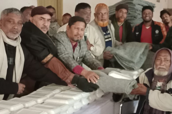 নীলফামারী জেলা বিএনপির যুগ্ম সম্পাদক জুয়েলে উদ্যোগে কম্বল ও খাবার বিতরণ